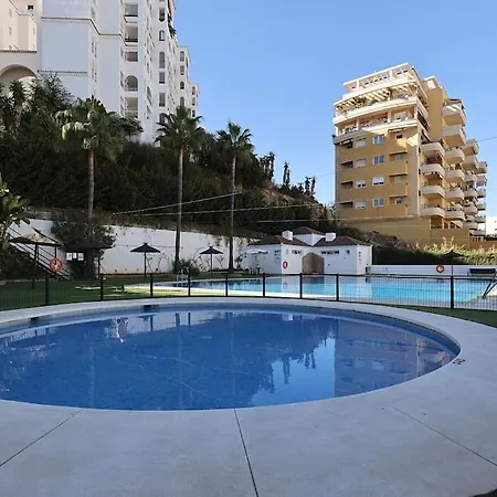 Lovely 2 Bedroom 400m From Port شقة *