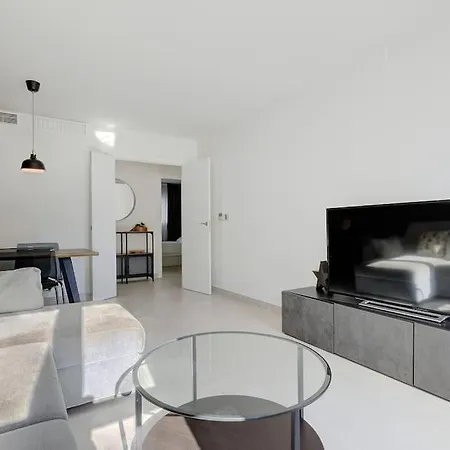 Lovely 2 Bedroom 400m From Port *