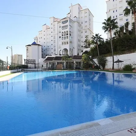 Lovely 2 Bedroom 400m From Port * إِستيبونا