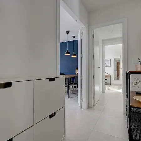 Lovely 2 Bedroom 400m From Port شقة إِستيبونا