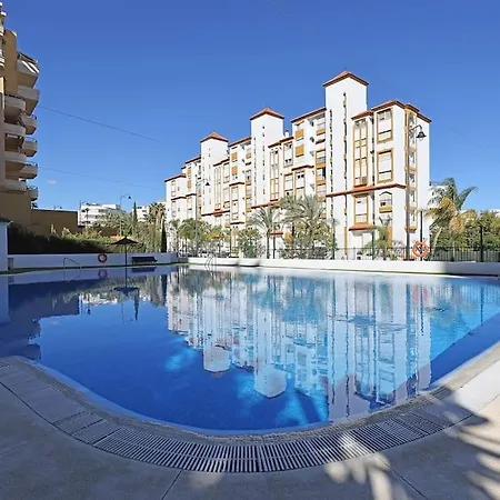 Lovely 2 Bedroom 400m From Port شقة *