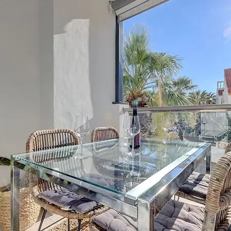 Lovely 2 Bedroom 400m From Port إِستيبونا