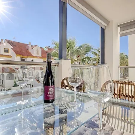 Lovely 2 Bedroom 400m From Port *